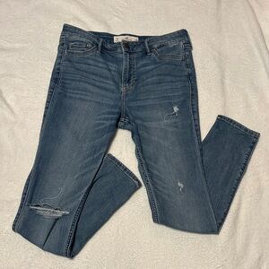 Hollister Women's Blue Distressed Skinny Jeans